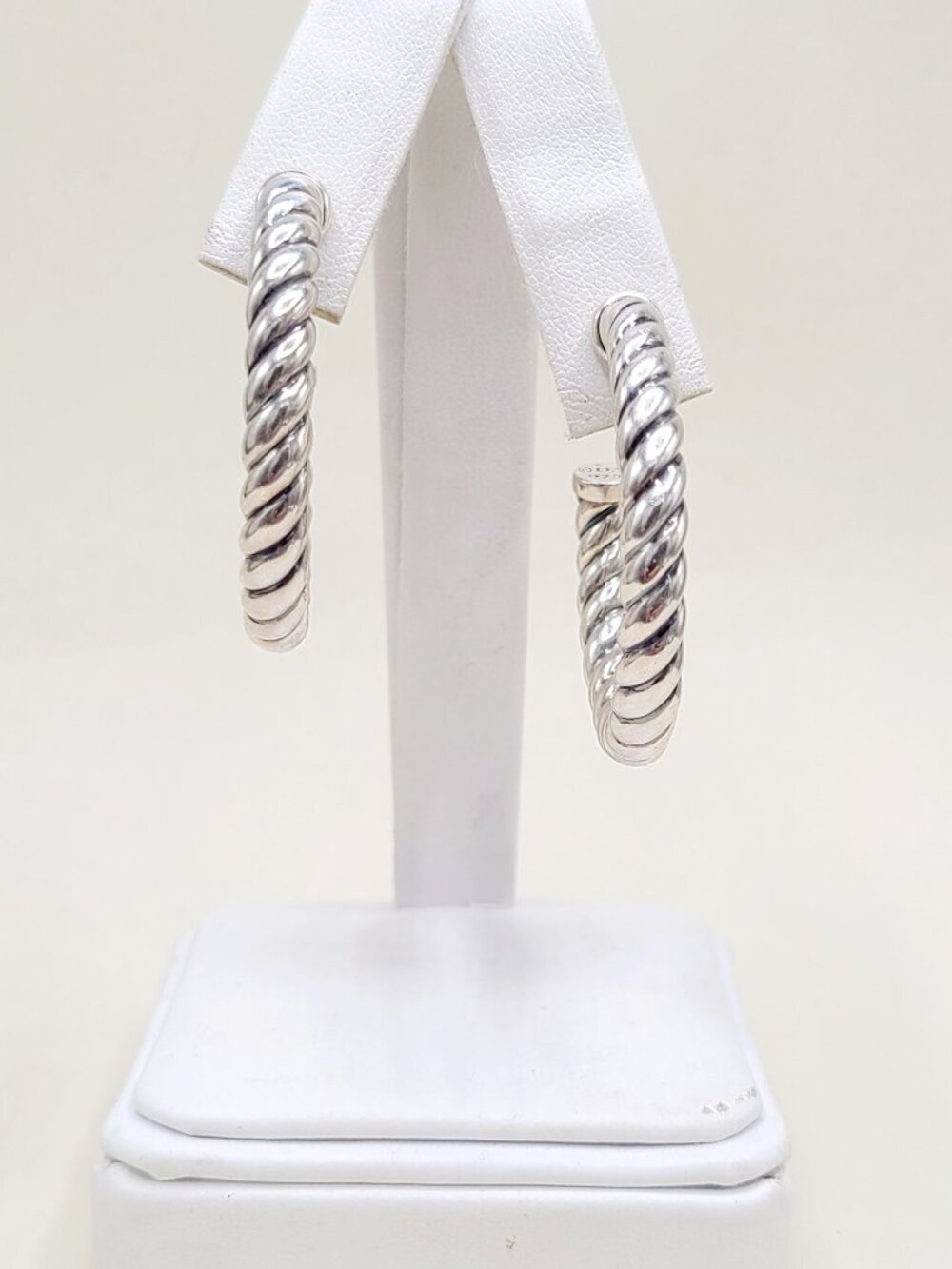 David Yurman Sculpted Hoop Earrings in Sterling Silver - Picture 2 of 8